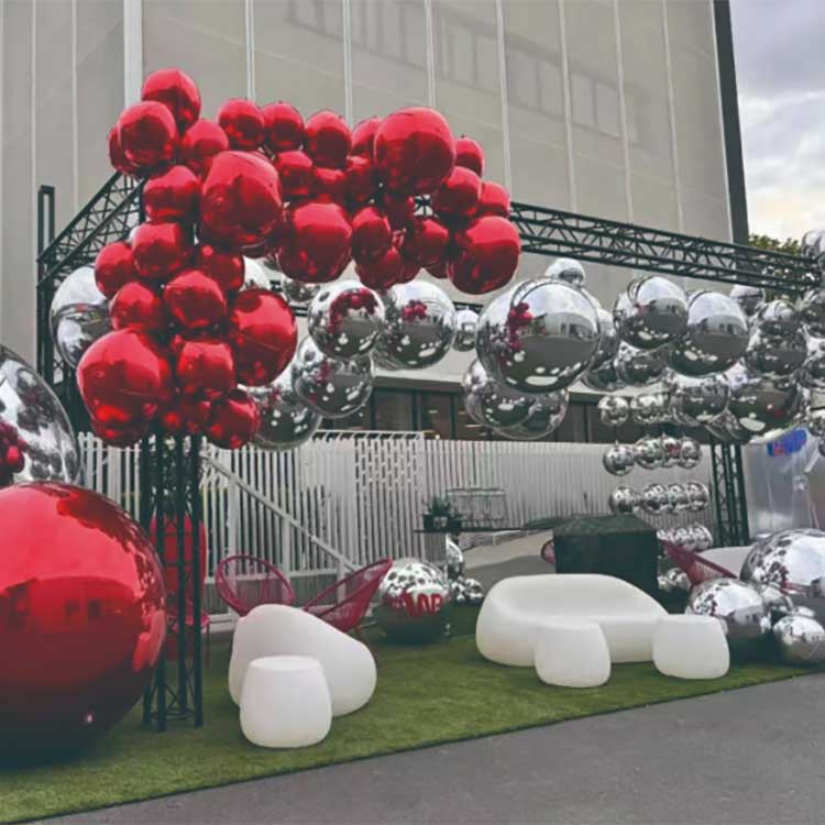 آئینے کے غبارے